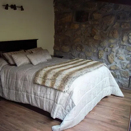 En El Burguillo -vitalia 2 Cr-av-1251 * Las Cruceras